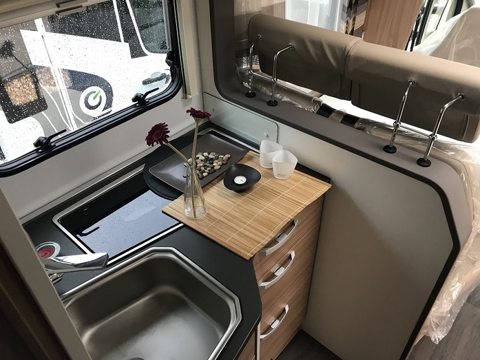 Friane Adria Matrix 670SL Axess verhuur mobilhome verkoop